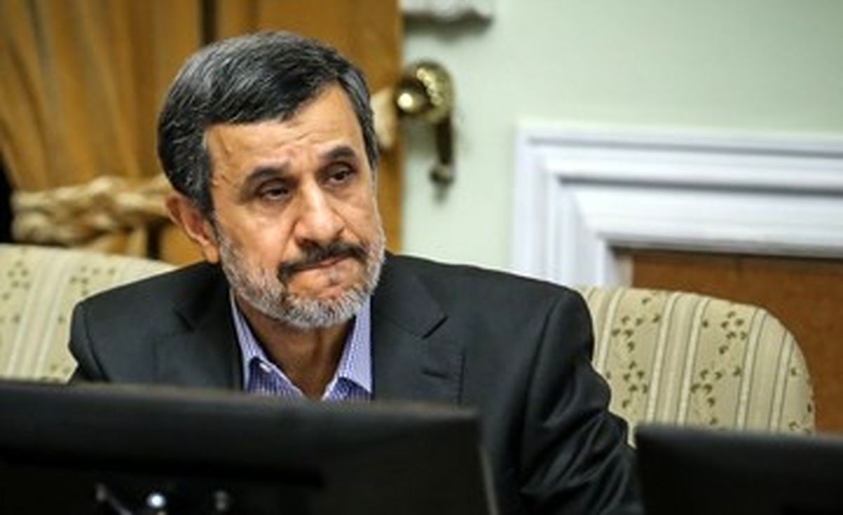 ببینید | ماجرای تذکر تند رهبر انقلاب به احمدی‌نژاد روی آنتن تلویزیون چه بود؟